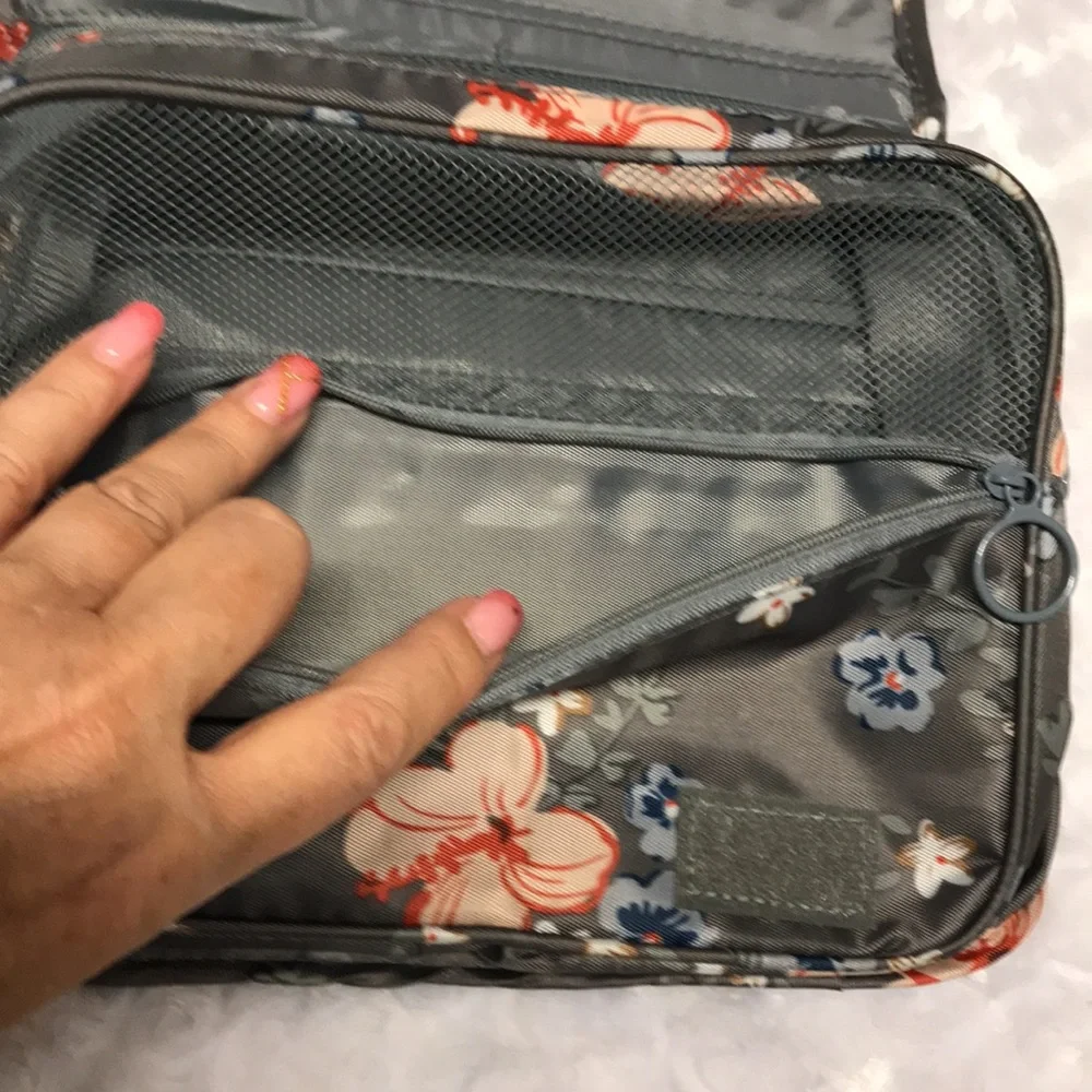 NWT TRAVEL BATH BAG TOILETRIES/MAKEUP HANGING beautiful travel bag